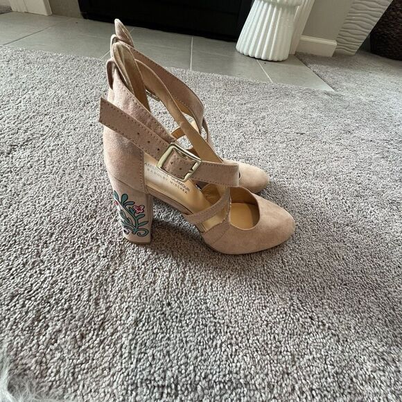 Badgley Mischka Shoes - american glamour badgley mischka Heels 8.5 Flocked German Sole